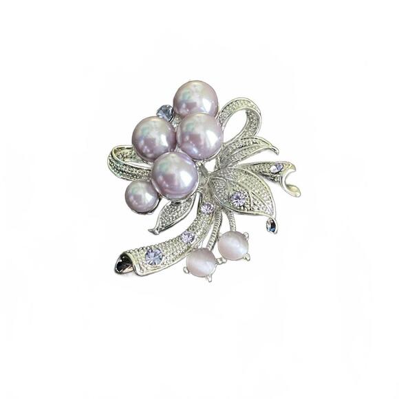 Vintage Lavender Pearl Flower Berries Brooch - Picture 3 of 4